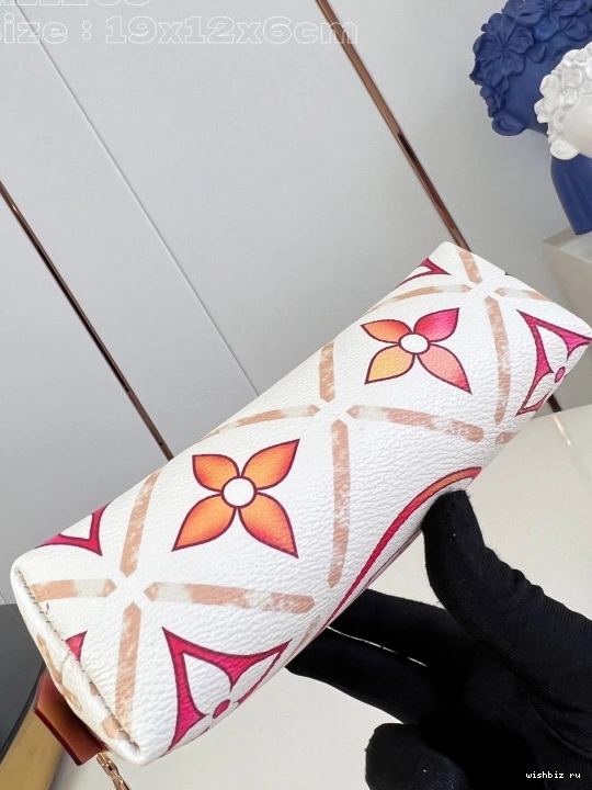 WIS Louis Pochette Cosmétique PM Vuitton 1021